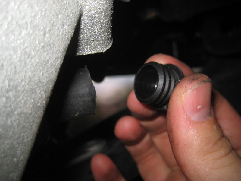 VW-Beetle-Front-Disc-Brake-Pads-Replacement-Guide-015