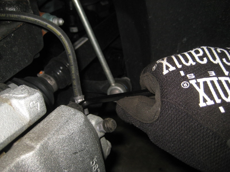 VW-Beetle-Front-Disc-Brake-Pads-Replacement-Guide-017