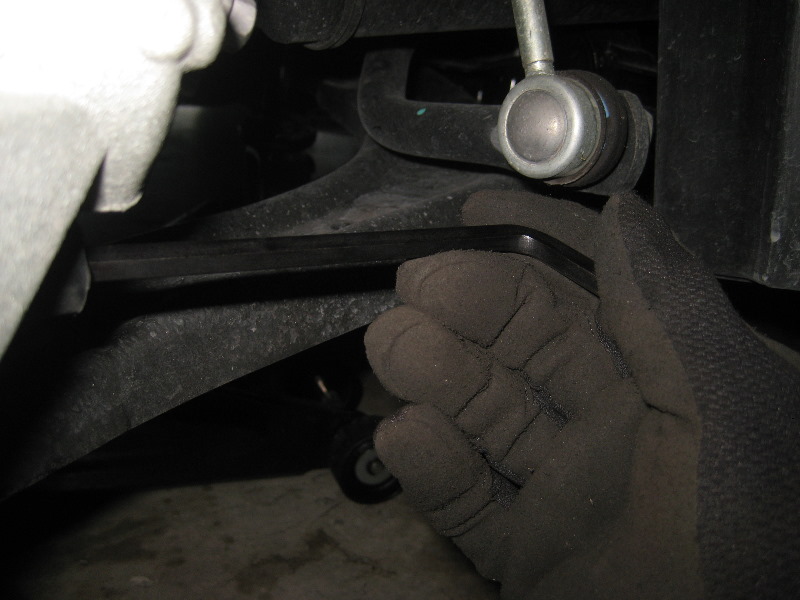 VW-Beetle-Front-Disc-Brake-Pads-Replacement-Guide-019