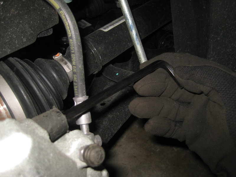 VW-Beetle-Front-Disc-Brake-Pads-Replacement-Guide-021