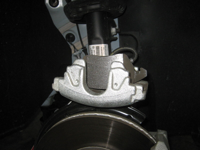 VW-Beetle-Front-Disc-Brake-Pads-Replacement-Guide-024