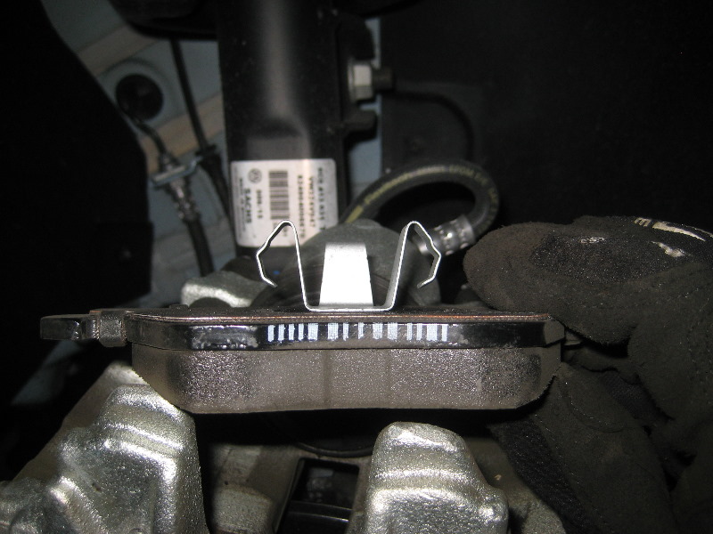 VW-Beetle-Front-Disc-Brake-Pads-Replacement-Guide-026
