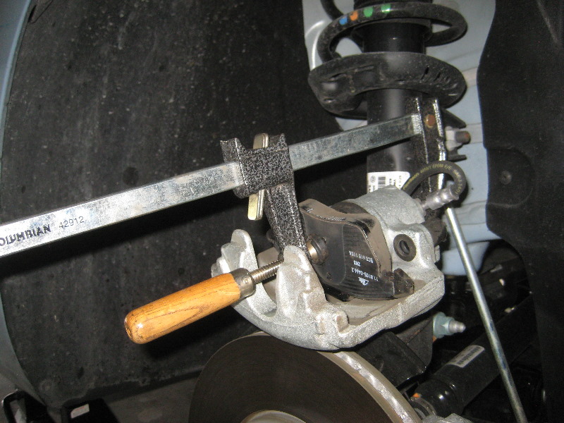 VW-Beetle-Front-Disc-Brake-Pads-Replacement-Guide-027