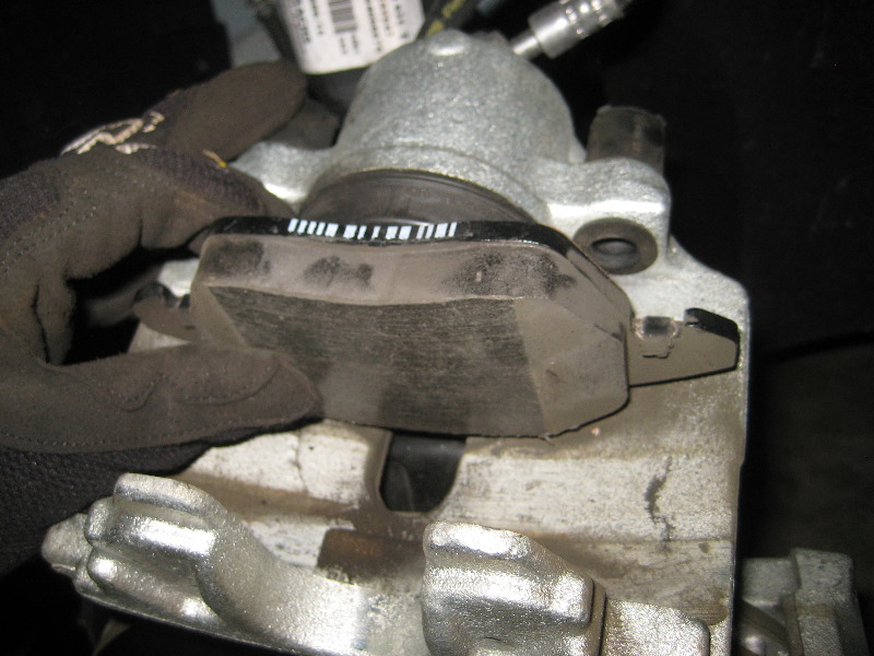 VW-Beetle-Front-Disc-Brake-Pads-Replacement-Guide-035