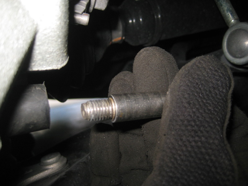 VW-Beetle-Front-Disc-Brake-Pads-Replacement-Guide-039