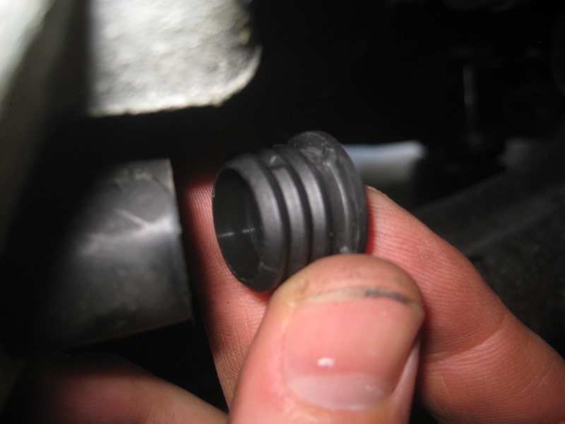 VWBeetleFrontDiscBrakePadsReplacementGuide046