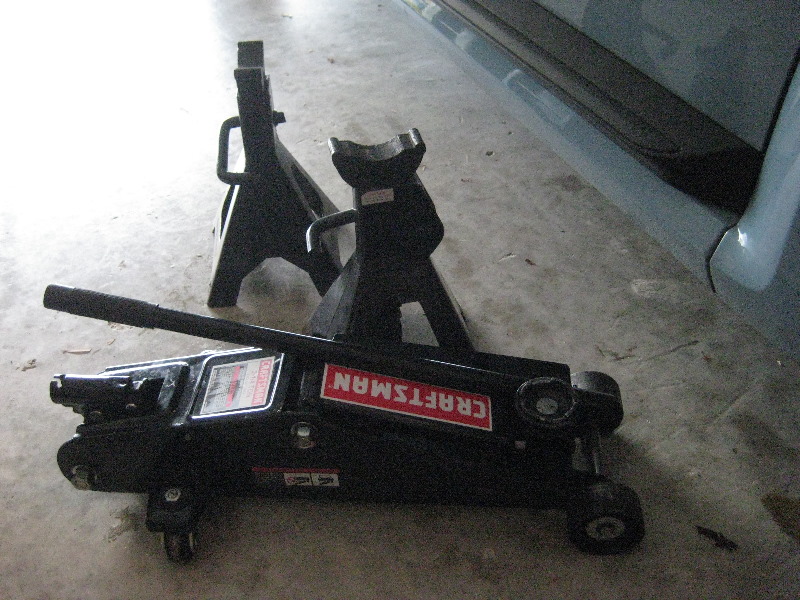 VW-Beetle-Front-Disc-Brake-Pads-Replacement-Guide-049