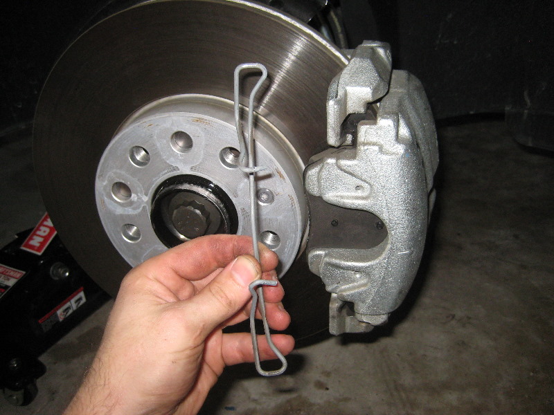 VW-Beetle-Front-Disc-Brake-Pads-Replacement-Guide-050