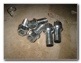 VW-Beetle-Front-Disc-Brake-Pads-Replacement-Guide-009