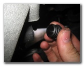 VW-Beetle-Front-Disc-Brake-Pads-Replacement-Guide-015