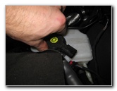 VW-Beetle-Front-Disc-Brake-Pads-Replacement-Guide-031