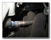 VW-Beetle-Front-Disc-Brake-Pads-Replacement-Guide-039