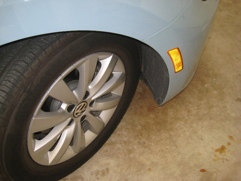 VW-Beetle-Front-Side-Marker-Light-Bulb-Replacement-Guide-001