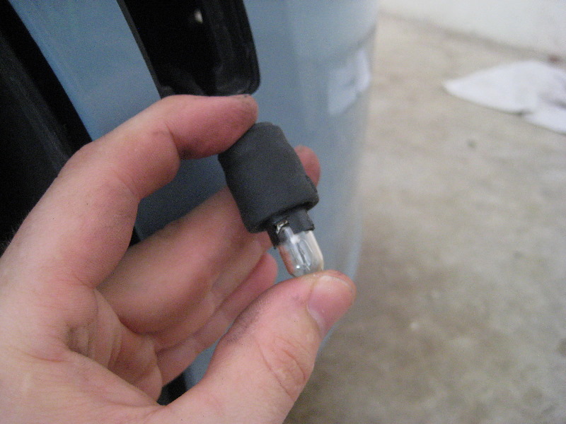 VW-Beetle-Front-Side-Marker-Light-Bulb-Replacement-Guide-012