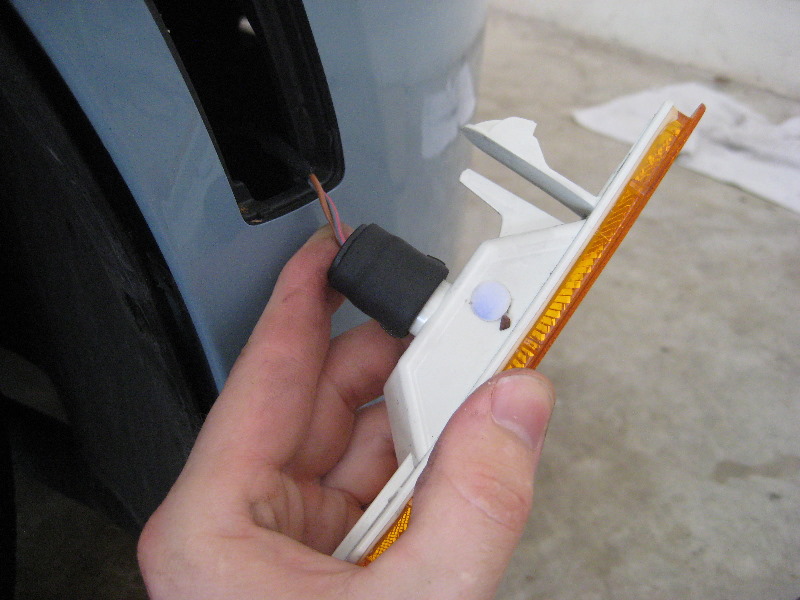 VW-Beetle-Front-Side-Marker-Light-Bulb-Replacement-Guide-013