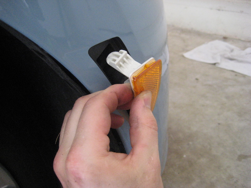 VWBeetleFrontSideMarkerLightBulbReplacementGuide014