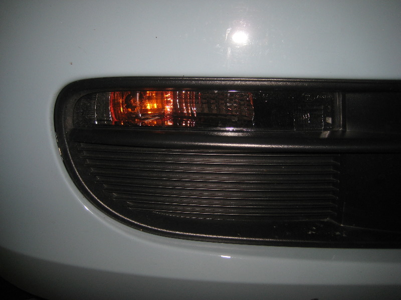 VWBeetleFrontTurnSignalLightBulbReplacementGuide001