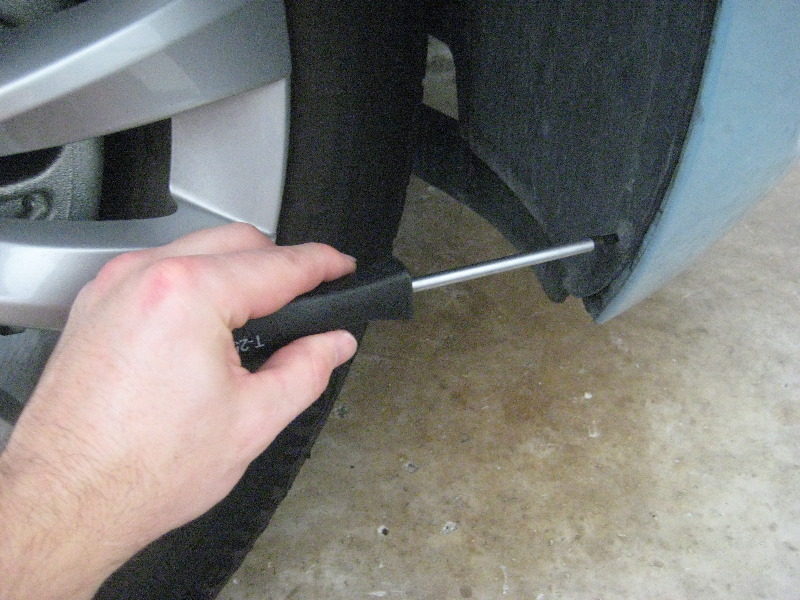 VWBeetleFrontTurnSignalLightBulbReplacementGuide002