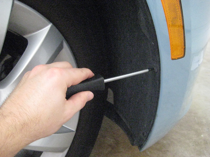 VW-Beetle-Front-Turn-Signal-Light-Bulb-Replacement-Guide-003