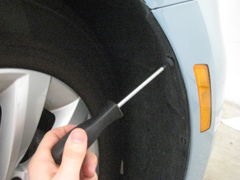 VWBeetleFrontTurnSignalLightBulbReplacementGuide004