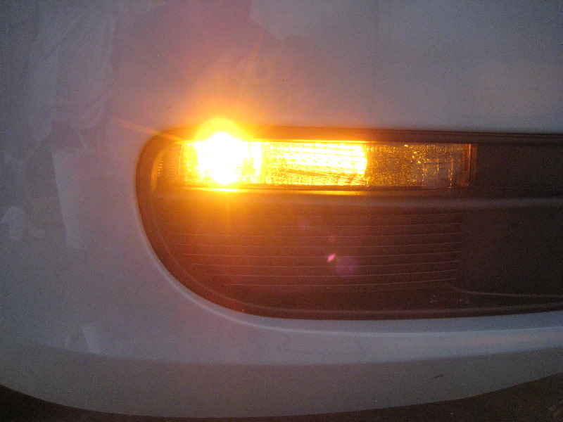 VWBeetleFrontTurnSignalLightBulbReplacementGuide018