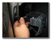 VW-Beetle-Front-Turn-Signal-Light-Bulb-Replacement-Guide-008