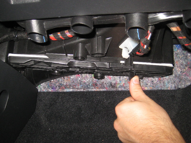 VW-Beetle-Cabin-Air-Filter-Replacement-Guide-023