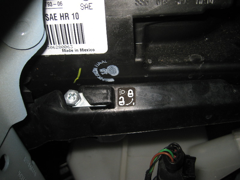 VW-Beetle-Headlight-Bulbs-Replacement-Guide-003