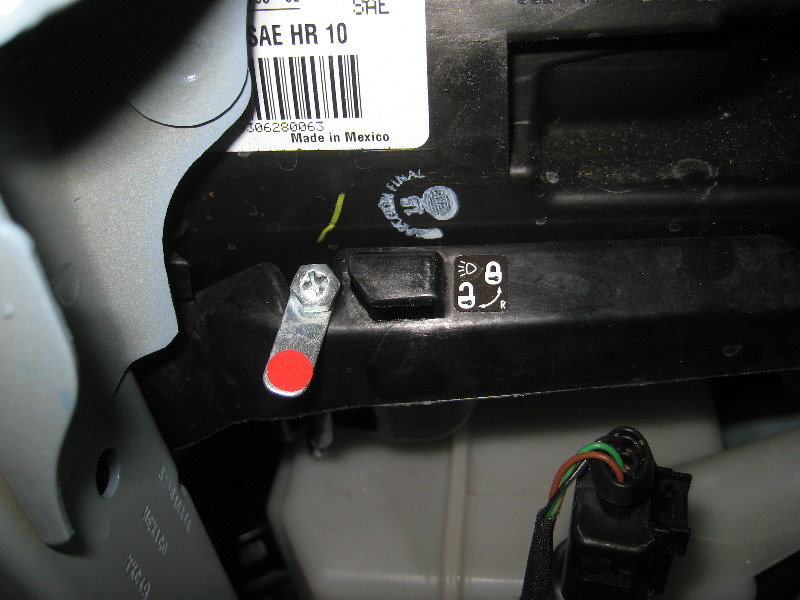 VW-Beetle-Headlight-Bulbs-Replacement-Guide-006