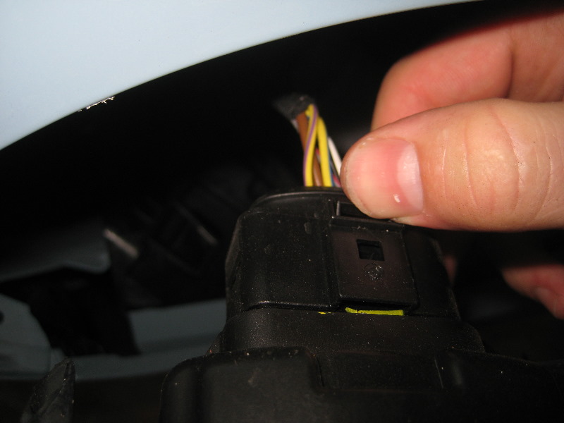 VWBeetleHeadlightBulbsReplacementGuide008