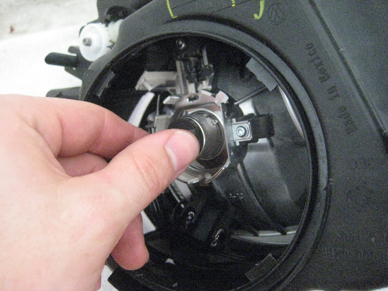 VW-Beetle-Headlight-Bulbs-Replacement-Guide-020