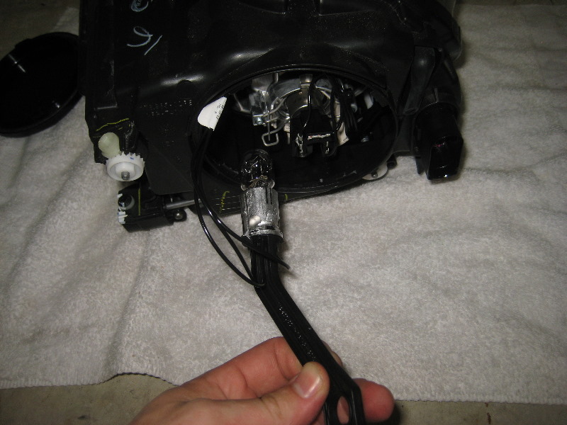 VW-Beetle-Headlight-Bulbs-Replacement-Guide-027