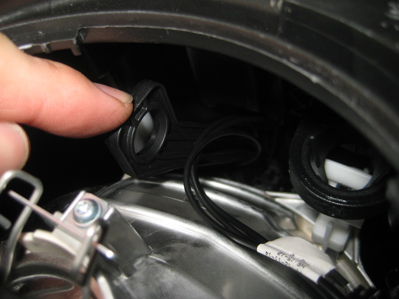 VW-Beetle-Headlight-Bulbs-Replacement-Guide-031