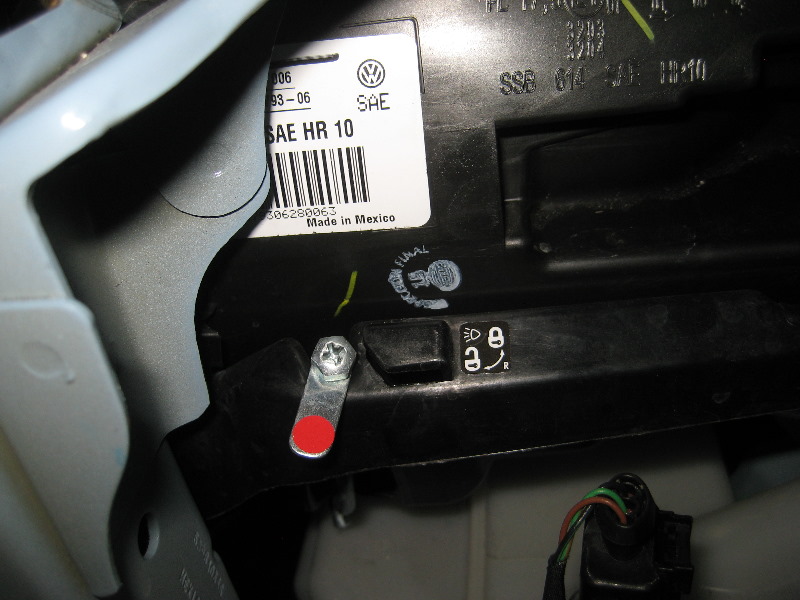 VW-Beetle-Headlight-Bulbs-Replacement-Guide-036