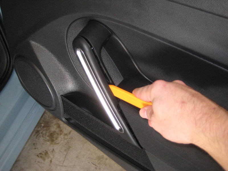 VW-Beetle-Interior-Door-Panel-Removal-Guide-003