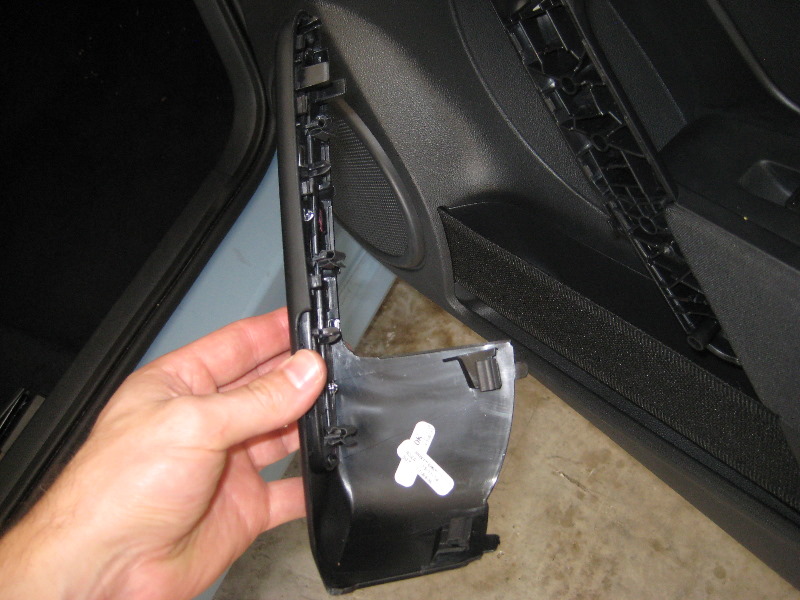 VW-Beetle-Interior-Door-Panel-Removal-Guide-005