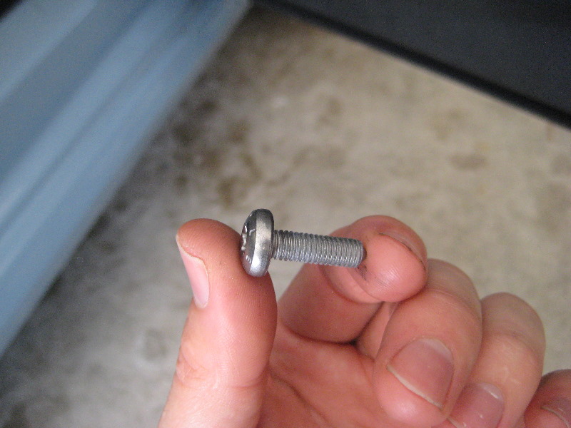 VW-Beetle-Interior-Door-Panel-Removal-Guide-013