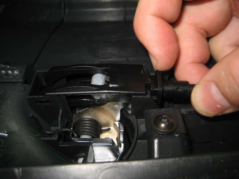 VW-Beetle-Interior-Door-Panel-Removal-Guide-020