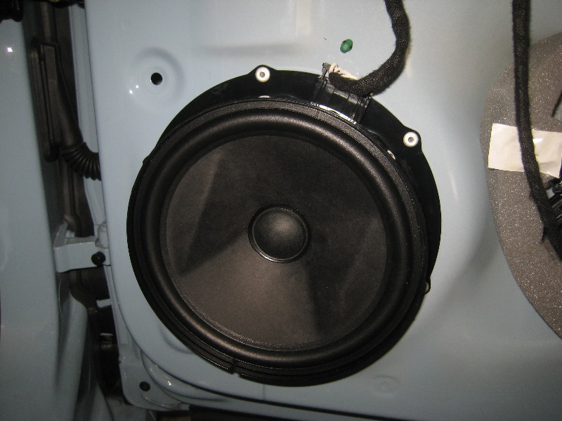 VW-Beetle-Interior-Door-Panel-Removal-Guide-026