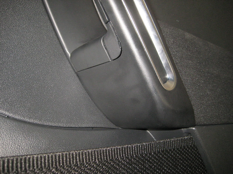 VW-Beetle-Interior-Door-Panel-Removal-Guide-044