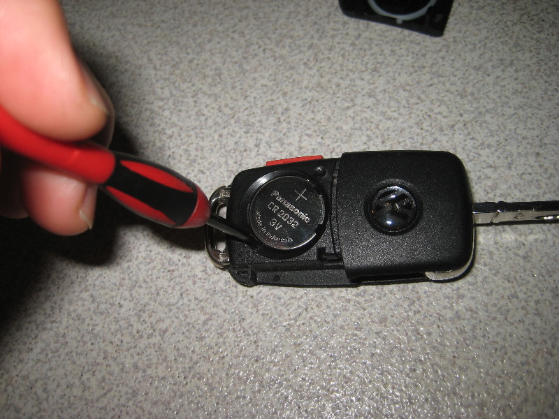 VW-Beetle-Key-Fob-Battery-Replacement-Guide-008