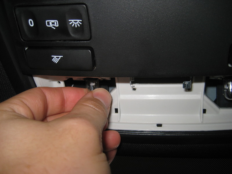 VW-Beetle-Overhead-Map-Light-Bulbs-Replacement-Guide-009