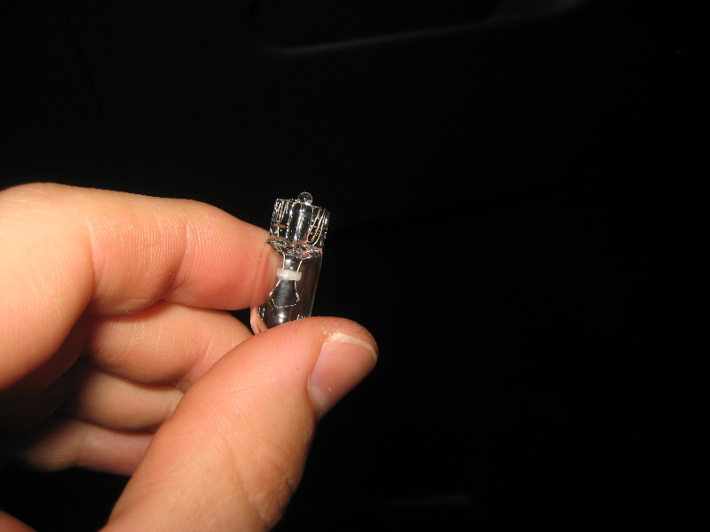 VW-Beetle-Overhead-Map-Light-Bulbs-Replacement-Guide-010