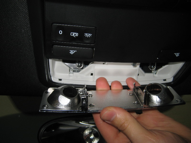 VW-Beetle-Overhead-Map-Light-Bulbs-Replacement-Guide-014