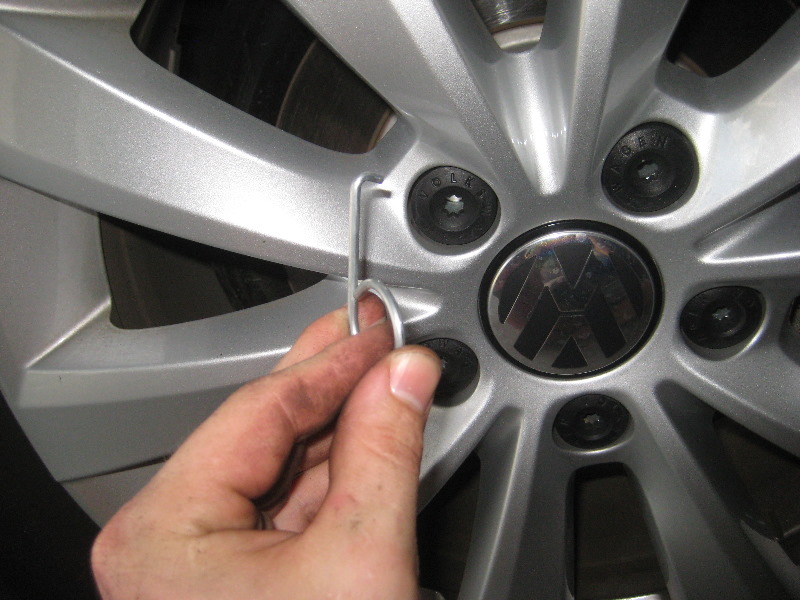 VW-Beetle-Rear-Disc-Brake-Pads-Replacement-Guide-002