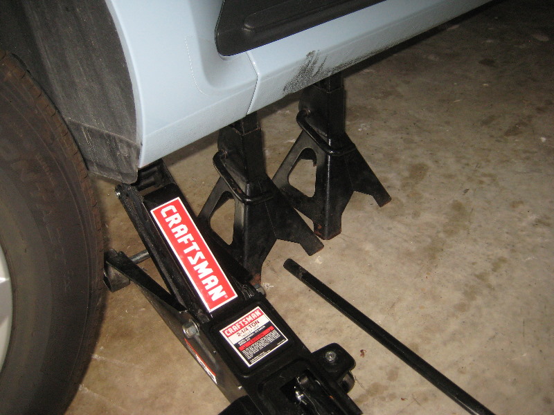 VW-Beetle-Rear-Disc-Brake-Pads-Replacement-Guide-006