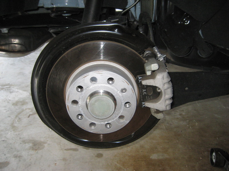 VW-Beetle-Rear-Disc-Brake-Pads-Replacement-Guide-009