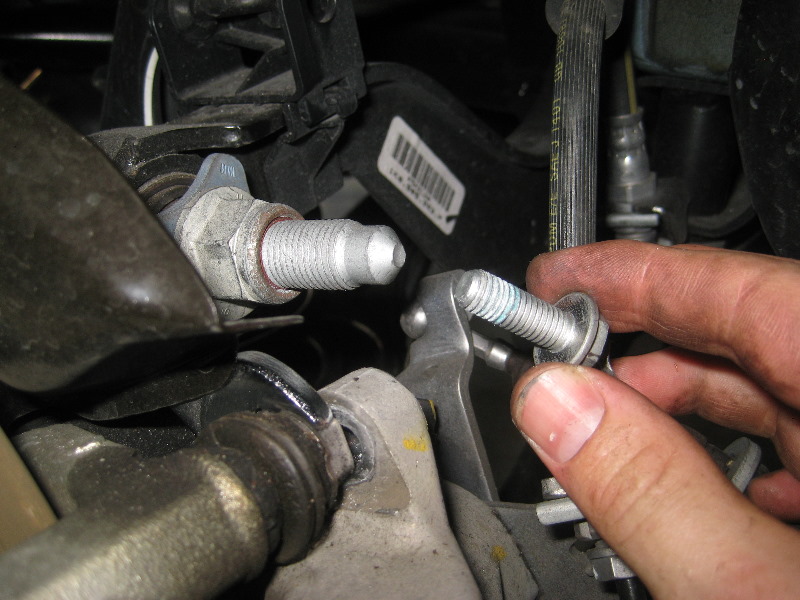 VW-Beetle-Rear-Disc-Brake-Pads-Replacement-Guide-012