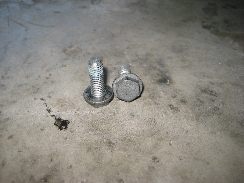 VW-Beetle-Rear-Disc-Brake-Pads-Replacement-Guide-015