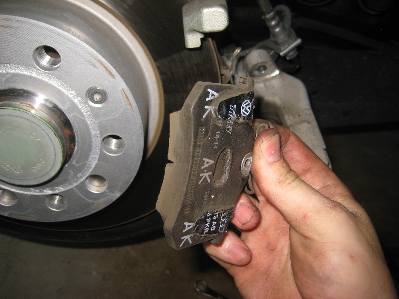 VWBeetleRearDiscBrakePadsReplacementGuide022